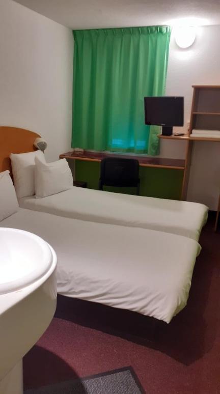 Quick Palace Nantes La Beaujoire Екстер'єр фото A single room at the hotel
